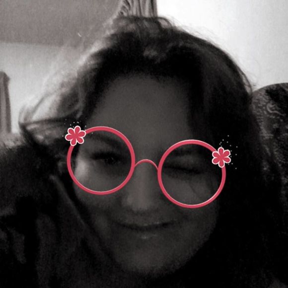 Meet your Posher, Cassandra - Picture 1 of 1